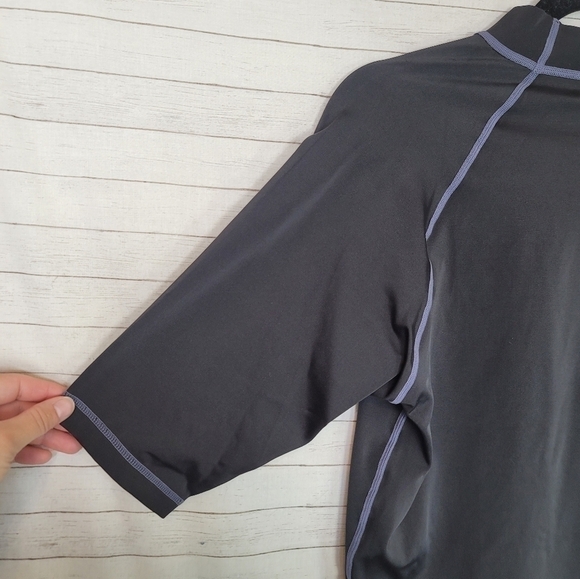 DAKINE BLACK SHORT SLEEVE RASH GUARD IN BLACK, SZ LARGE - Picture 6 of 7